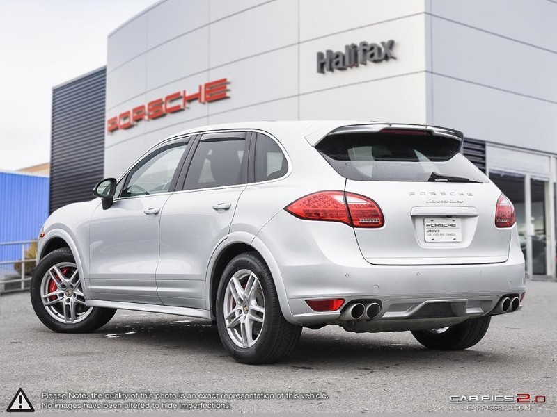 Porsche cayenne turbo 2012